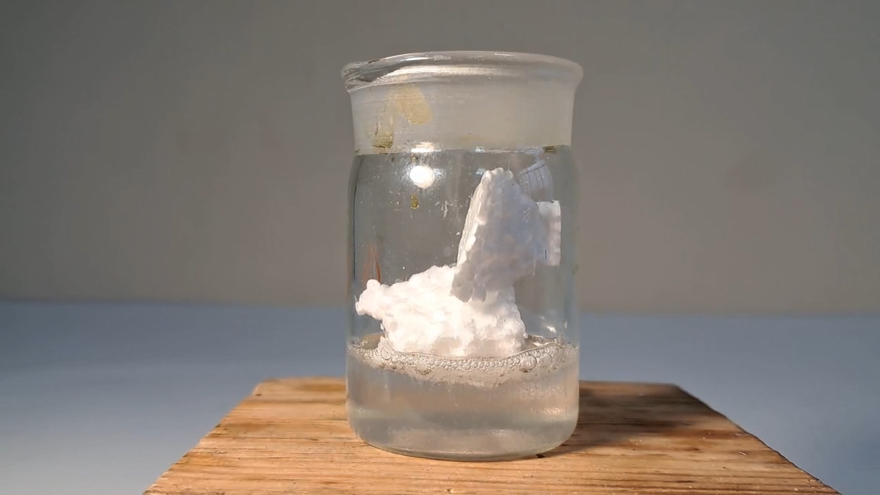 Dissolving Expanded Polystyrene in Ethyl Acetate