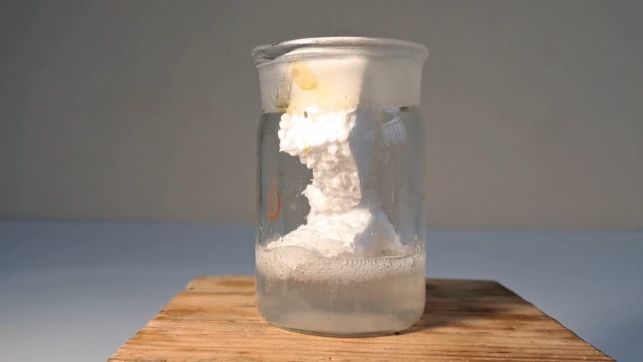 Dissolving Expanded Polystyrene in Ethyl Acetate