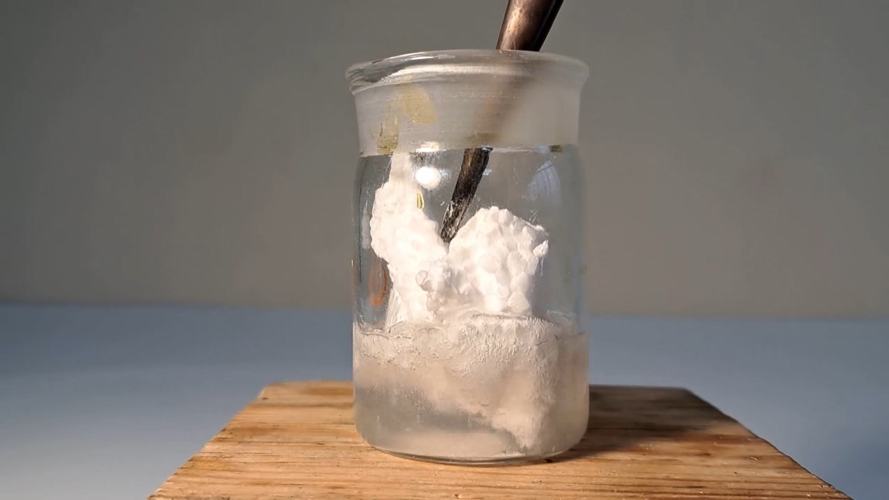 Dissolving Expanded Polystyrene in Ethyl Acetate