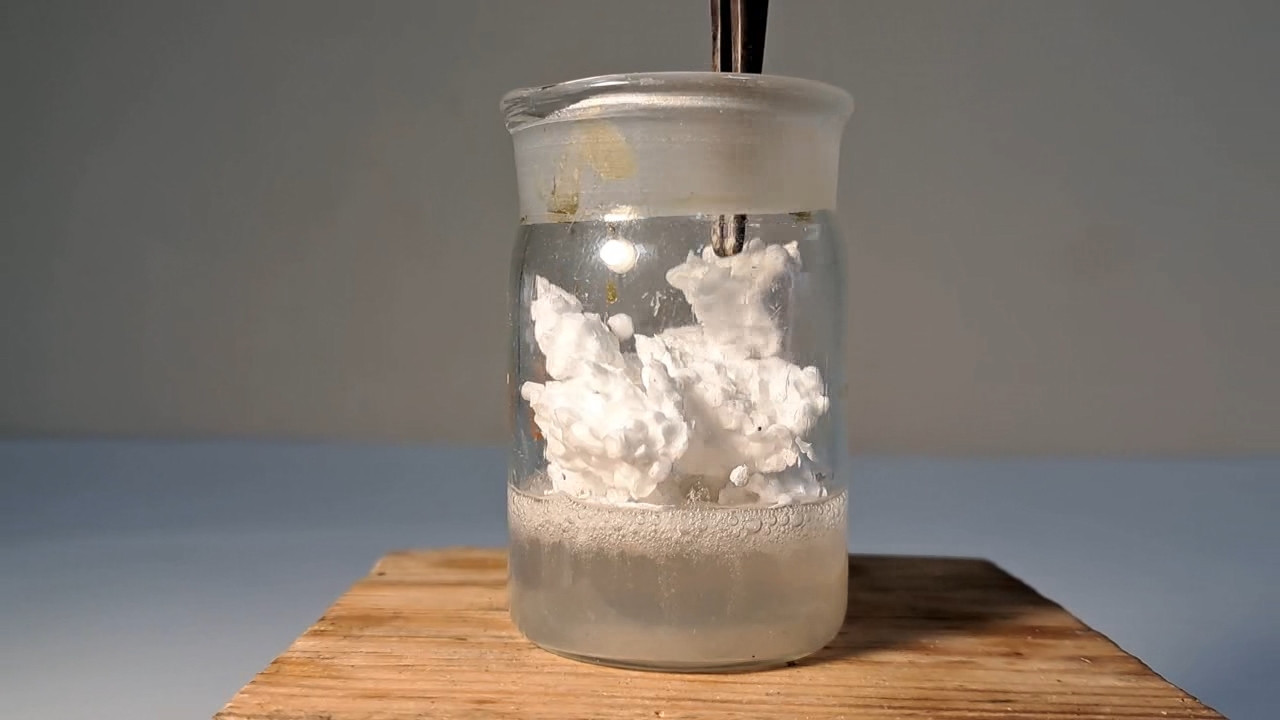 Dissolving Expanded Polystyrene in Ethyl Acetate