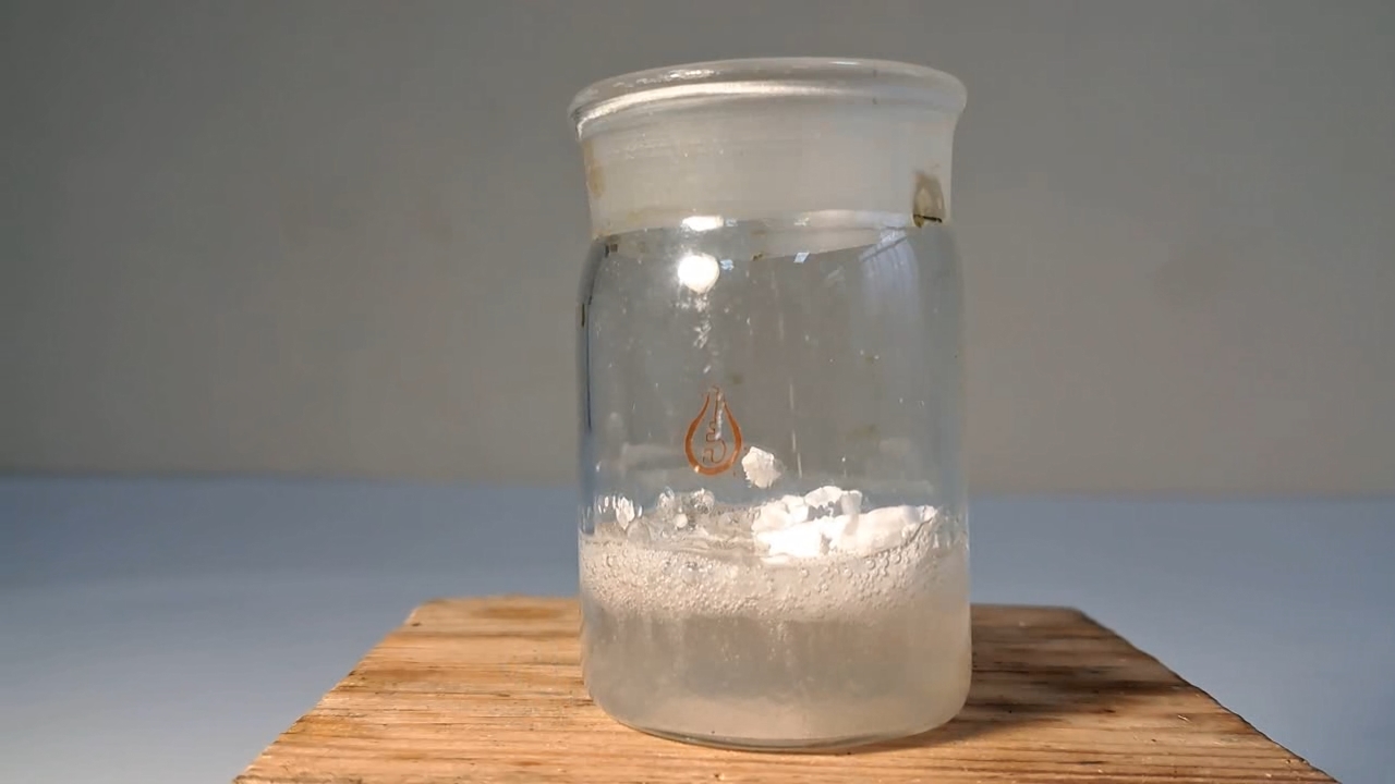 Dissolving Expanded Polystyrene in Ethyl Acetate
