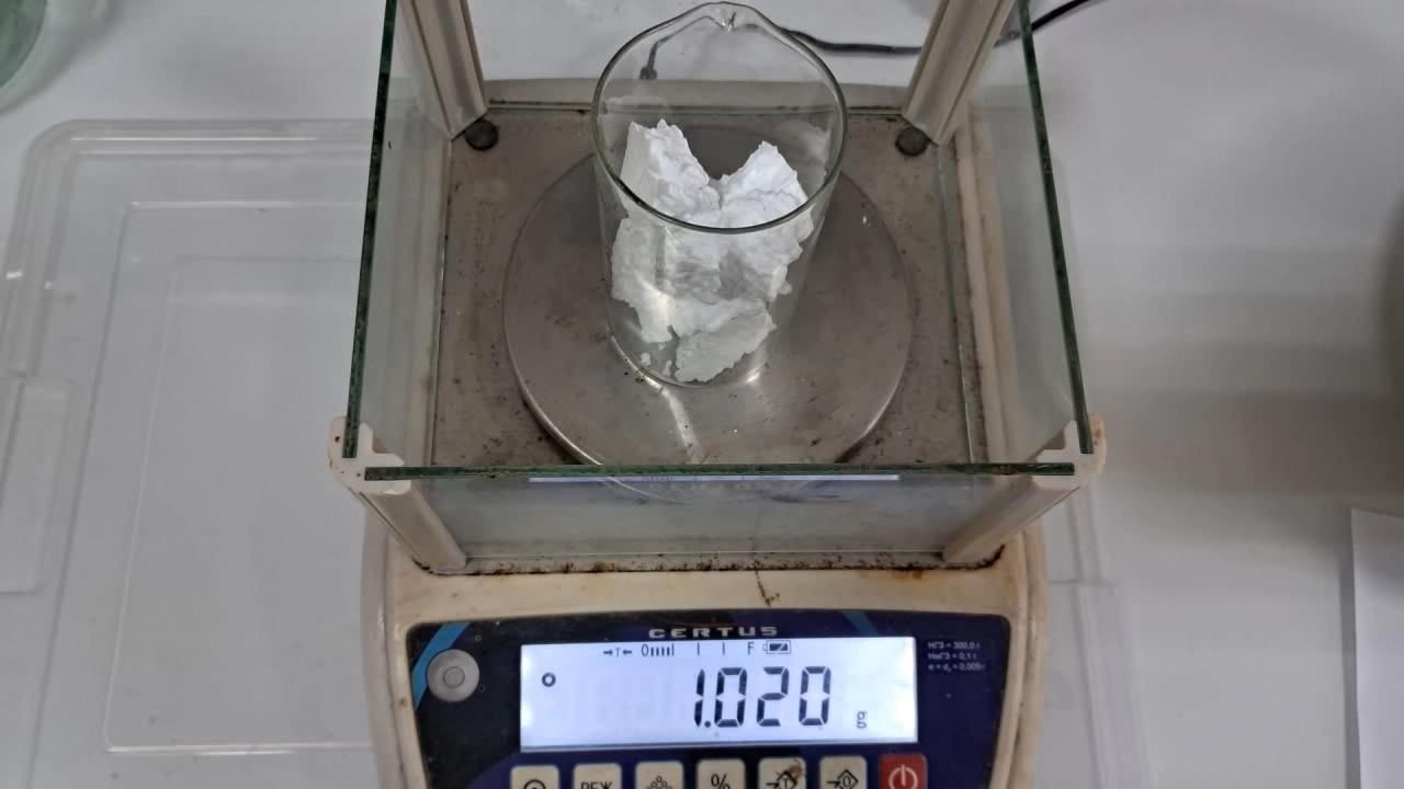 Dissolving Expanded Polystyrene in Ethyl Acetate