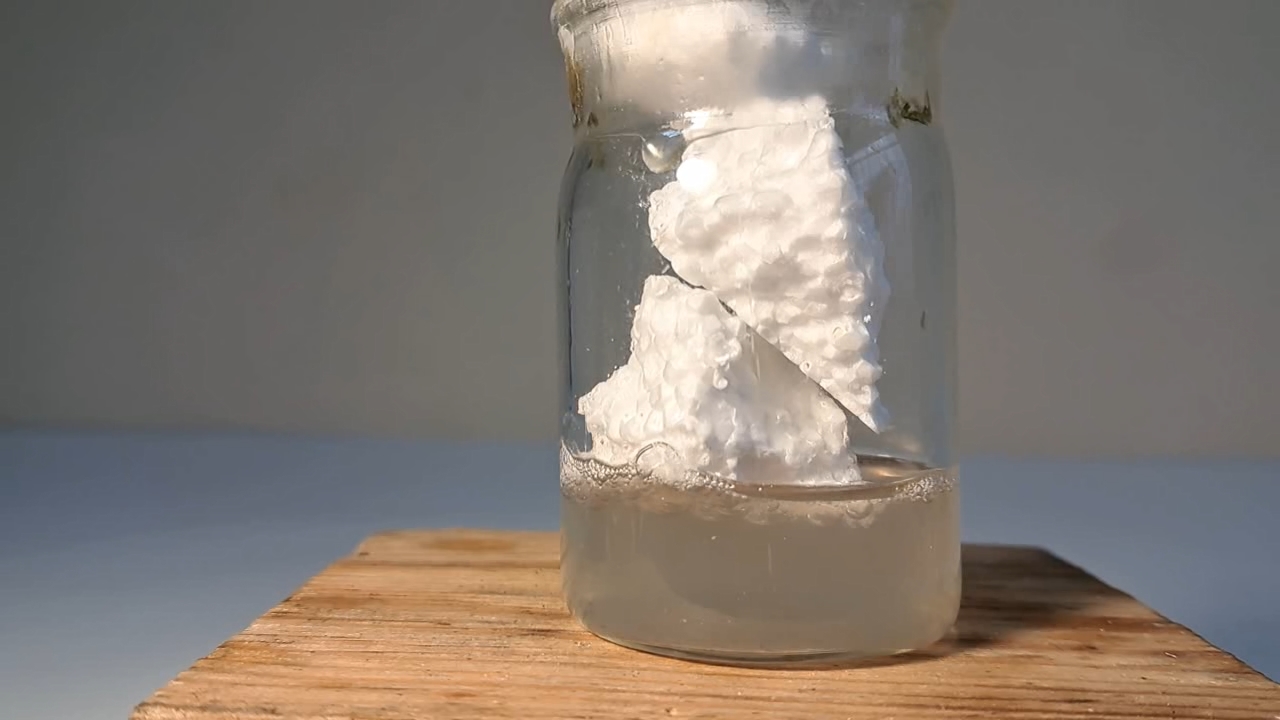 Dissolving Expanded Polystyrene in Ethyl Acetate