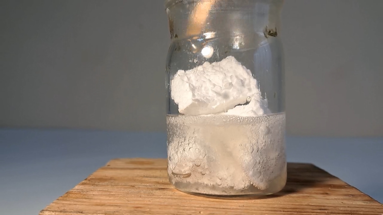 Dissolving Expanded Polystyrene in Ethyl Acetate