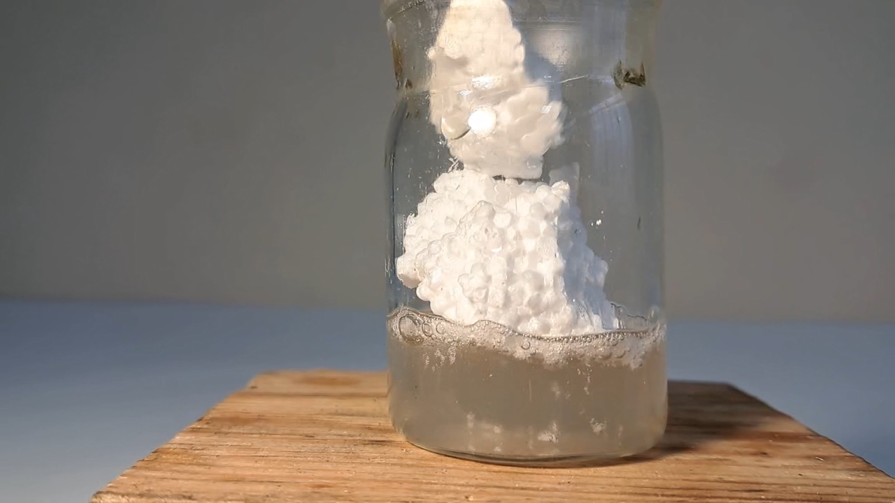 Dissolving Expanded Polystyrene in Ethyl Acetate