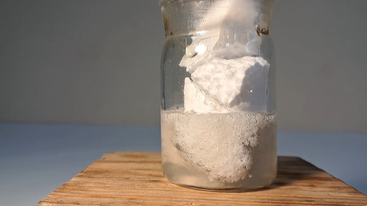 Dissolving Expanded Polystyrene in Ethyl Acetate