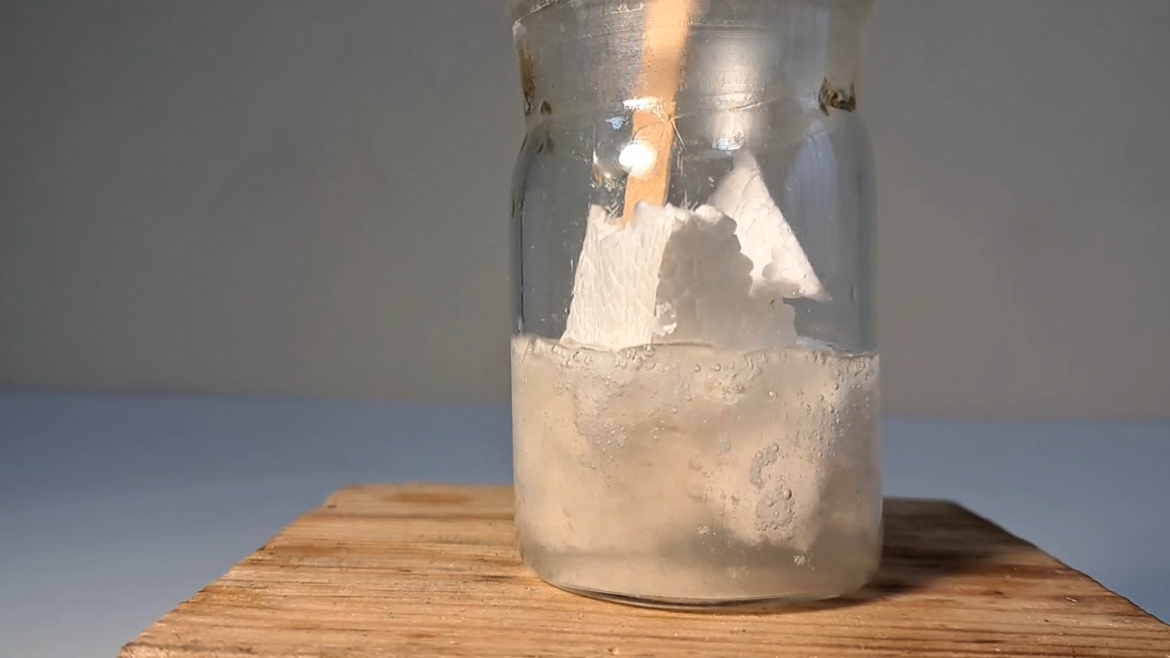 Dissolving Expanded Polystyrene in Ethyl Acetate