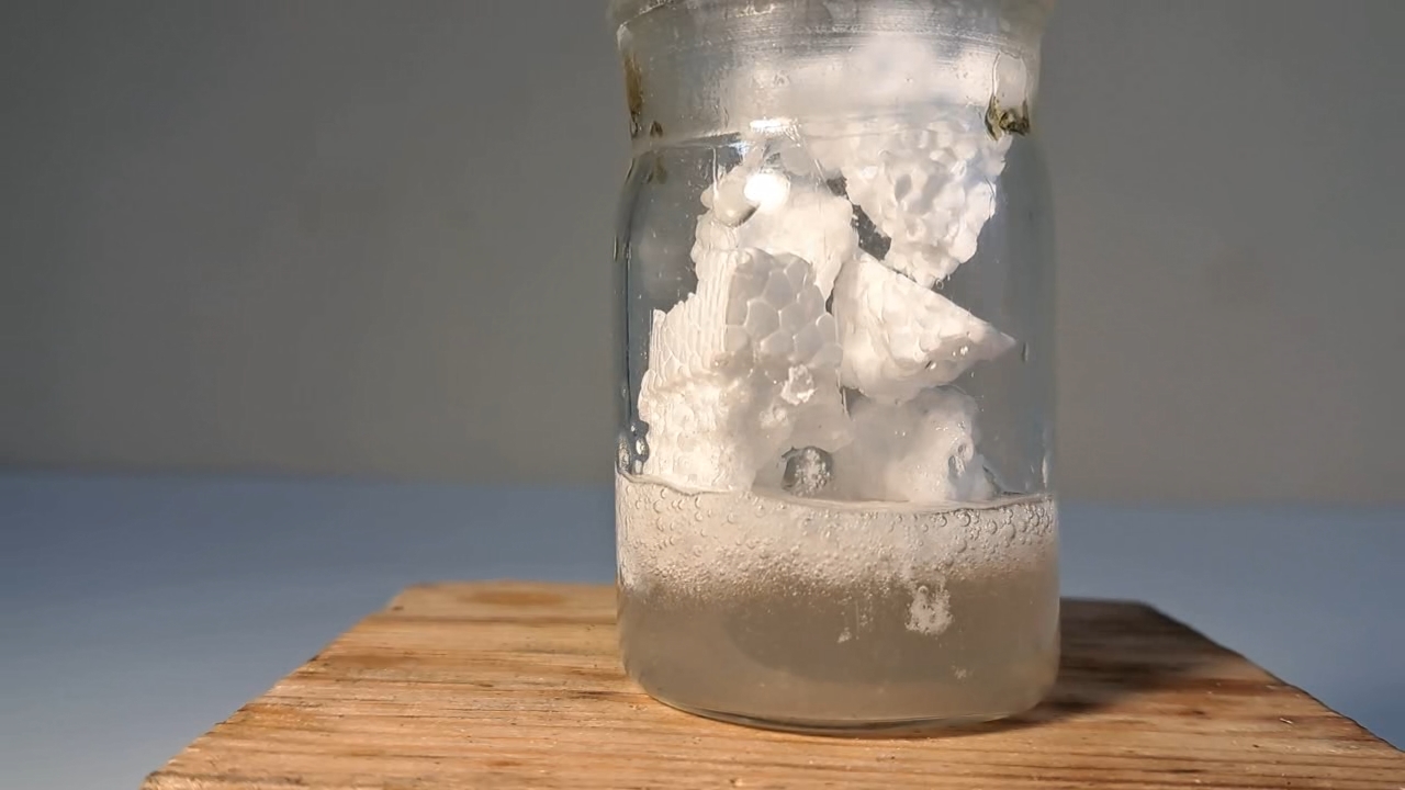 Dissolving Expanded Polystyrene in Ethyl Acetate
