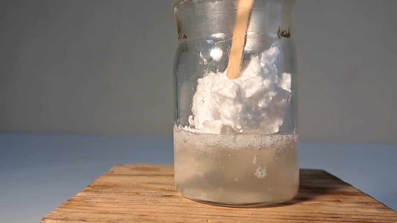 Dissolving Expanded Polystyrene in Ethyl Acetate