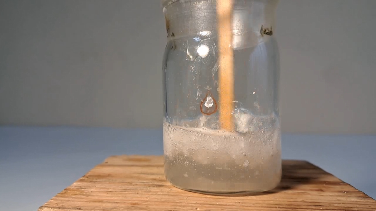 Dissolving Expanded Polystyrene in Ethyl Acetate