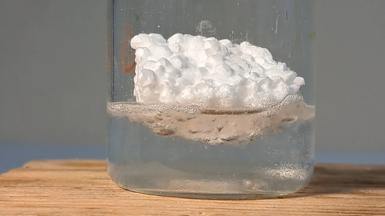 Dissolving Expanded Polystyrene in Ethyl Acetate