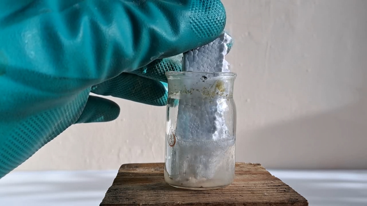 Dissolving Expanded Polystyrene in Ethyl Acetate