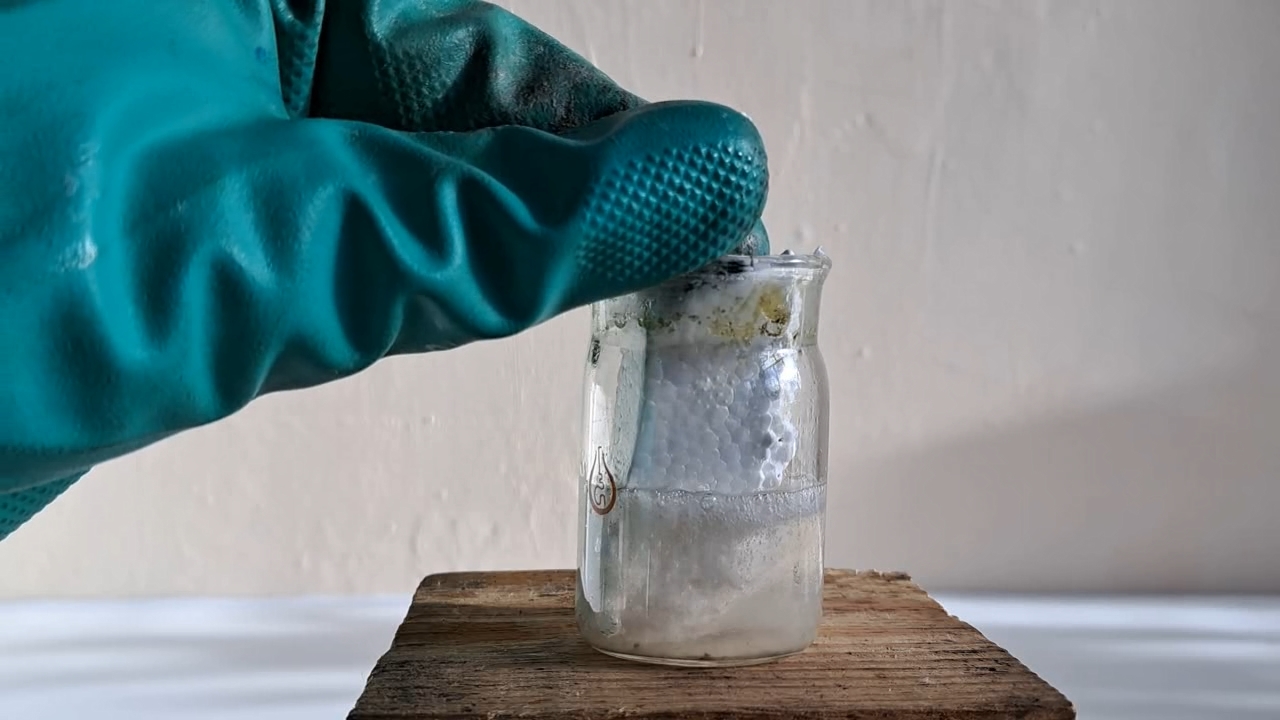 Dissolving Expanded Polystyrene in Ethyl Acetate