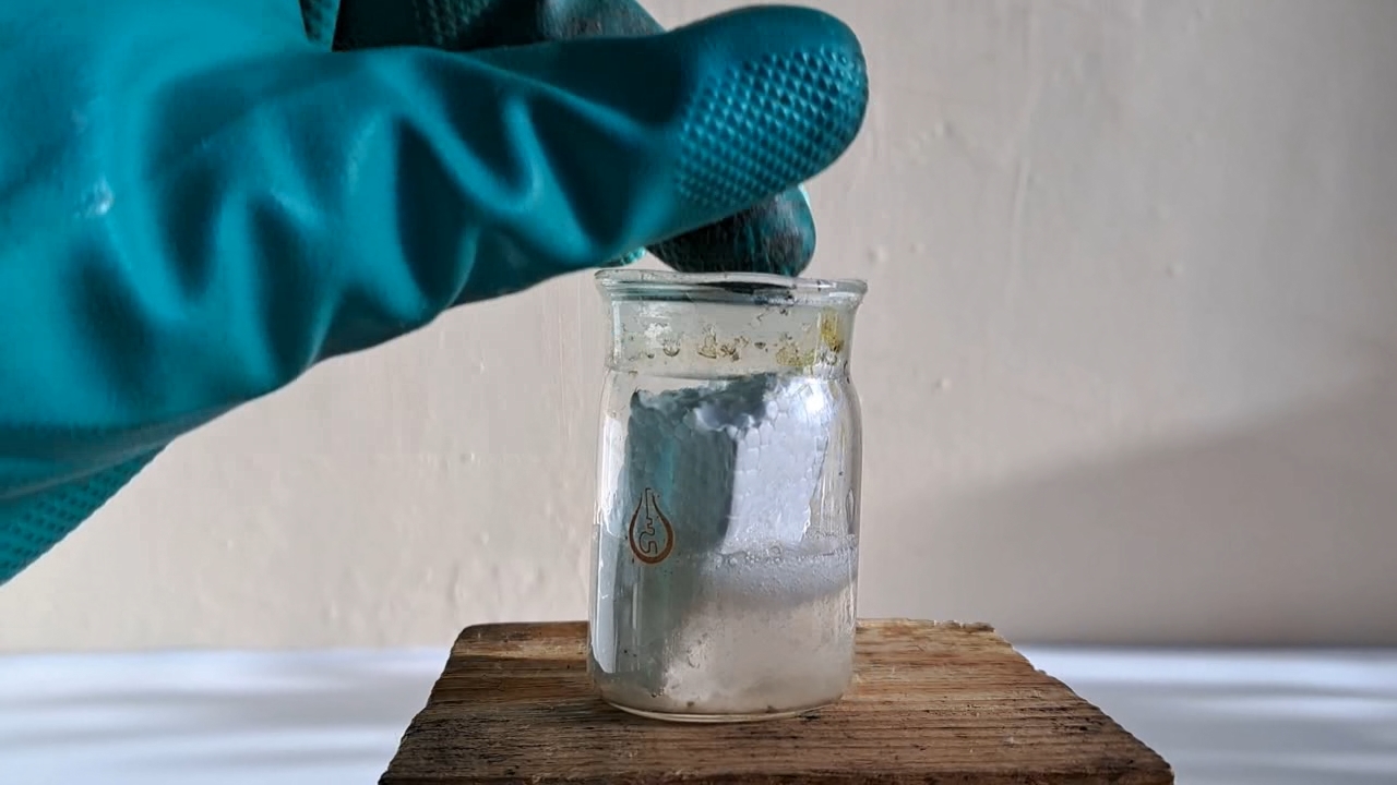 Dissolving Expanded Polystyrene in Ethyl Acetate