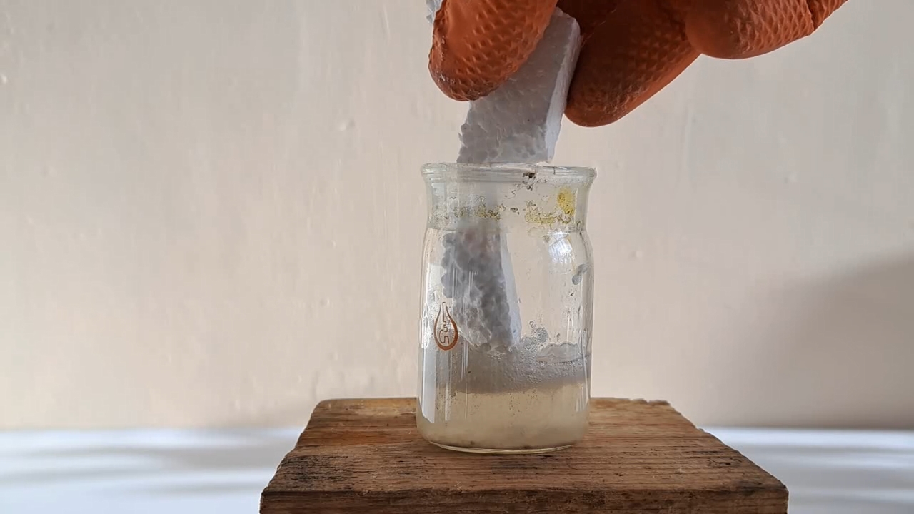 Dissolving Expanded Polystyrene in Ethyl Acetate