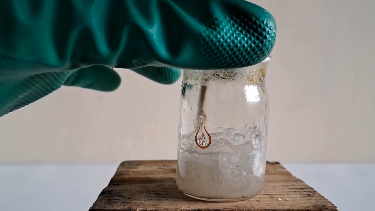 Dissolving Expanded Polystyrene in Ethyl Acetate
