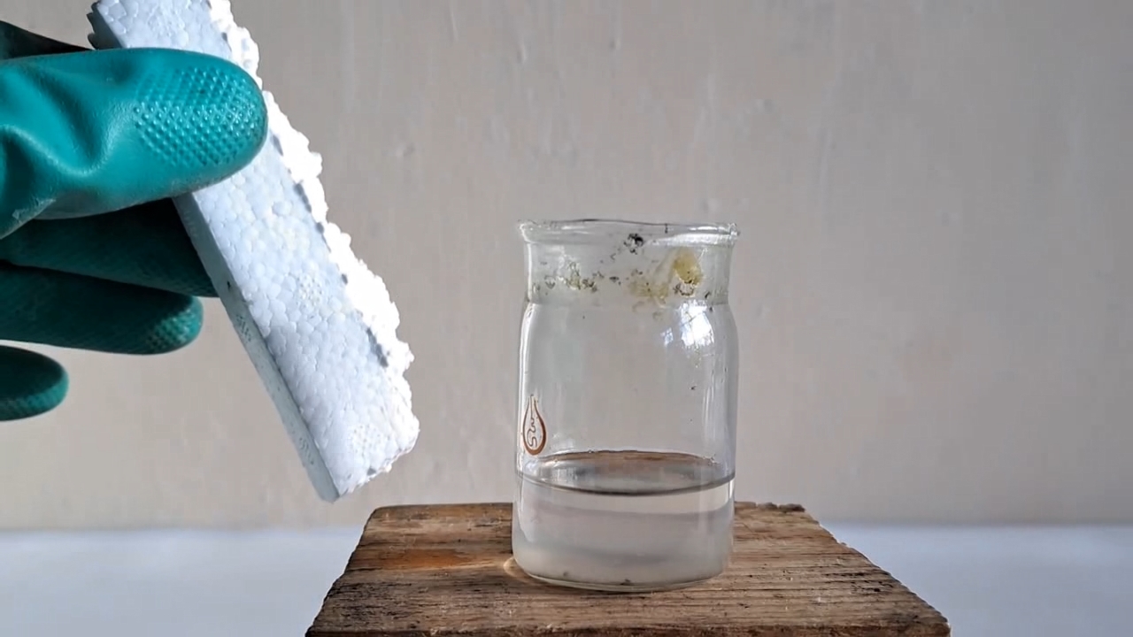 Dissolving Expanded Polystyrene in Ethyl Acetate