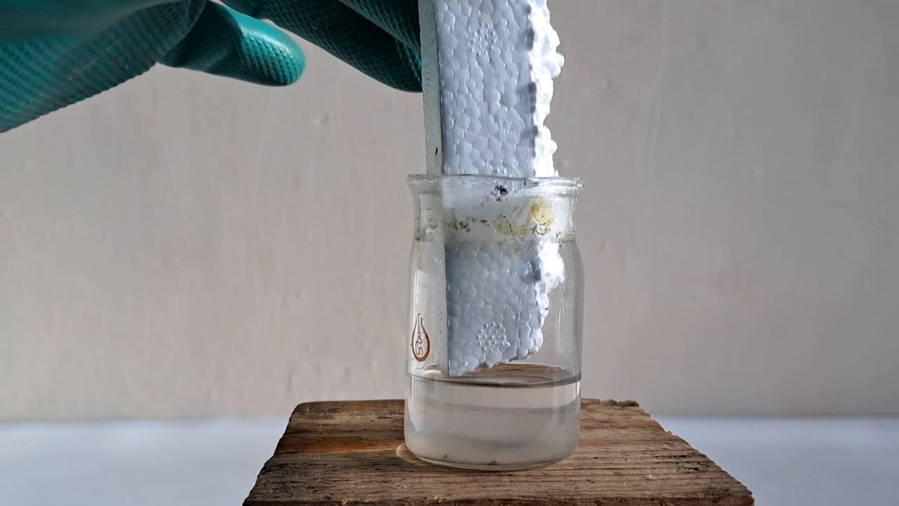 Dissolving Expanded Polystyrene in Ethyl Acetate