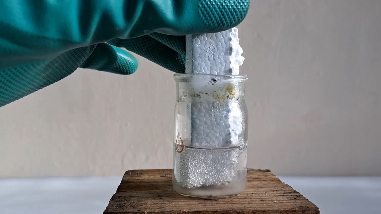 Dissolving Expanded Polystyrene in Ethyl Acetate