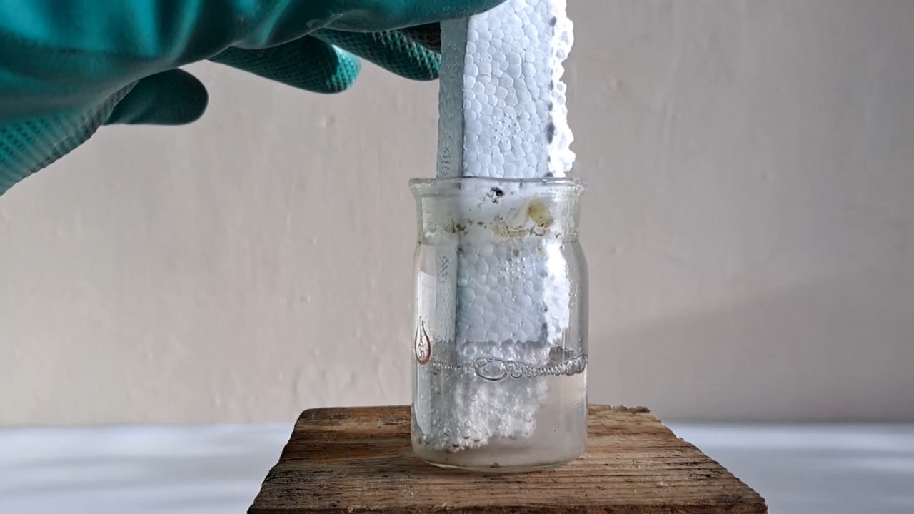 Dissolving Expanded Polystyrene in Ethyl Acetate