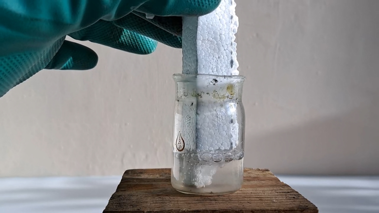 Dissolving Expanded Polystyrene in Ethyl Acetate