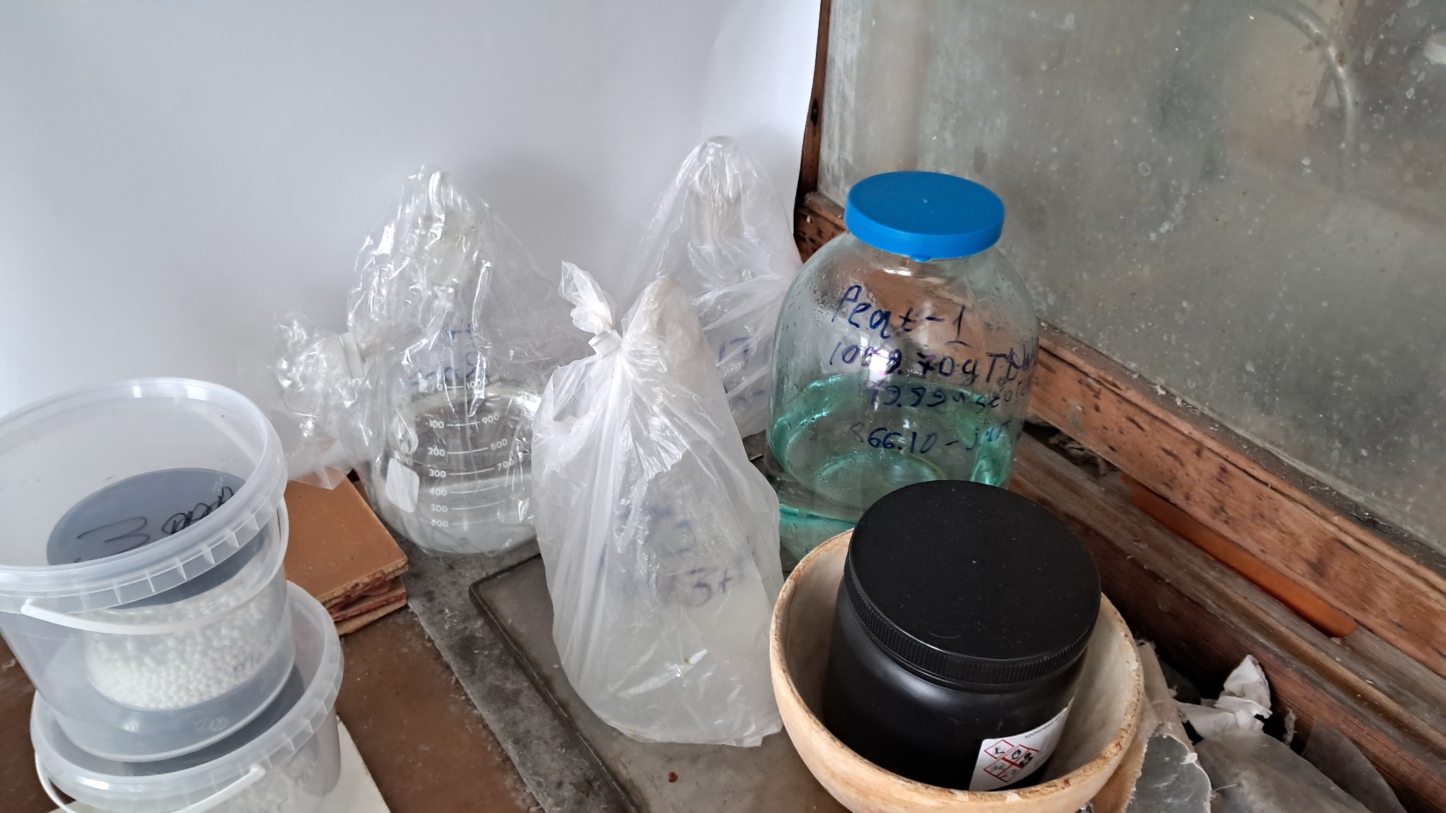 ''Demining'' of Flasks Containing Tritiated Water