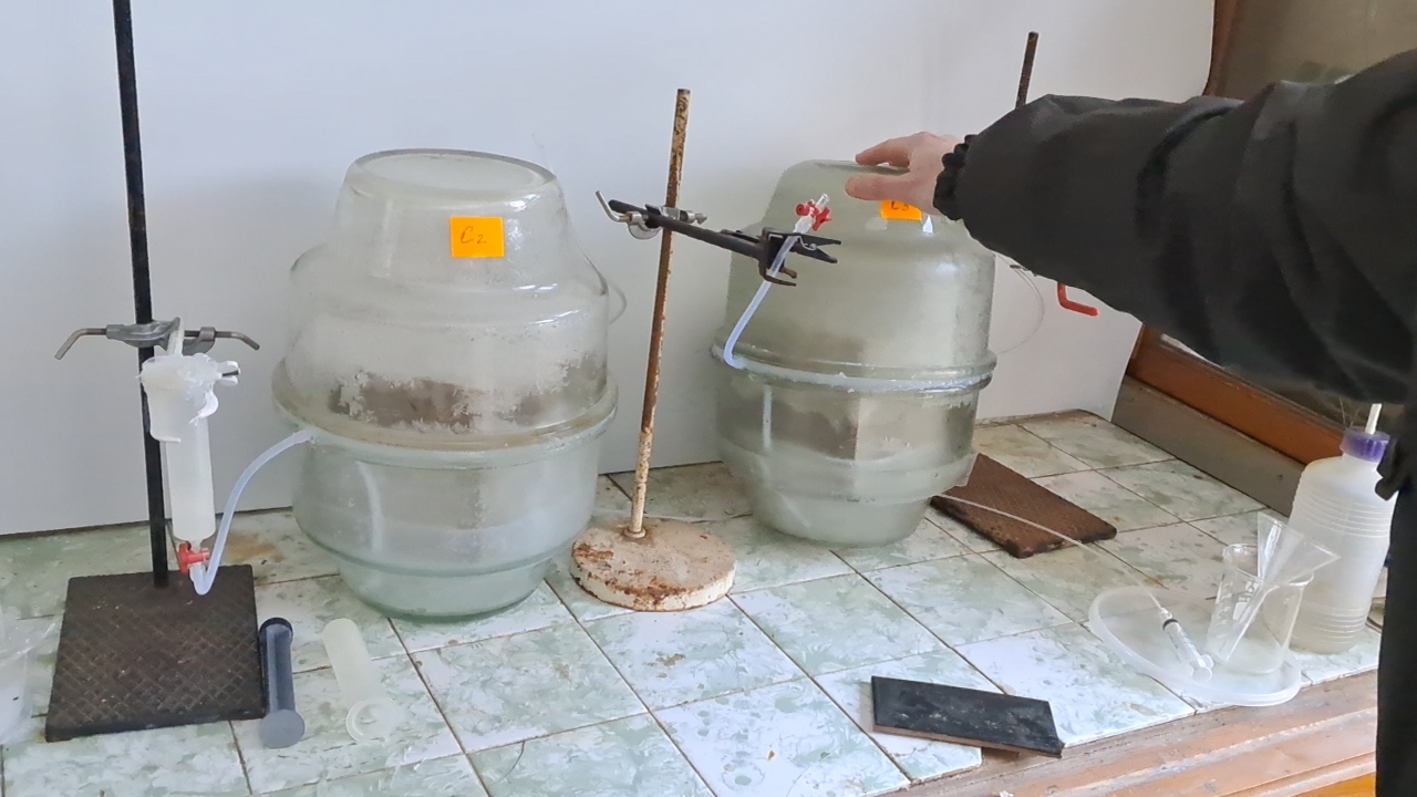 ''Frozen'' Chemical Laboratory