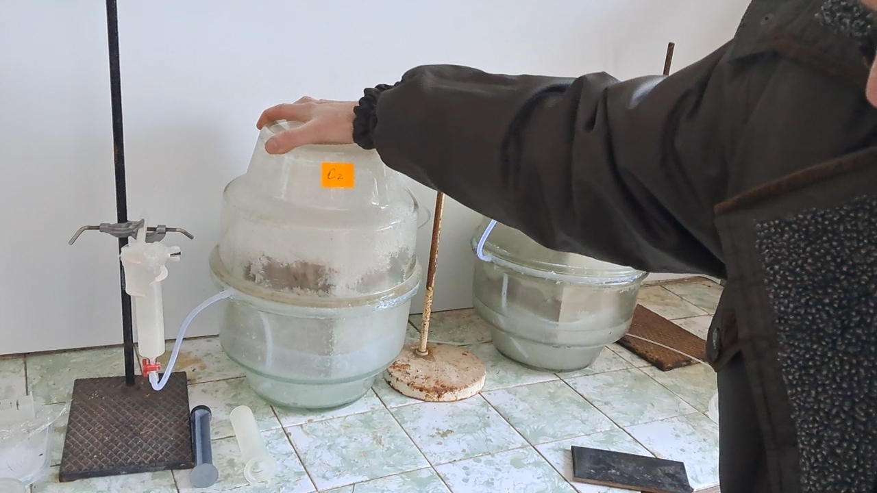 ''Frozen'' Chemical Laboratory