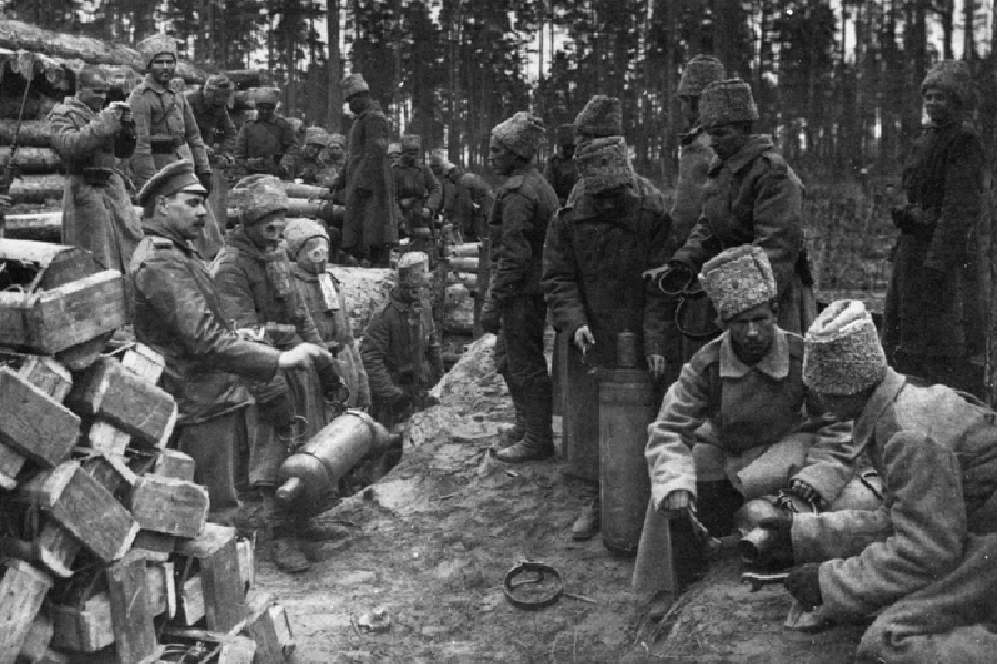 Подготовка первого русского газопуска саперами 1-й химической команды на участке обороны 38-й дивизии в марте 1916 г. под Икскюле
