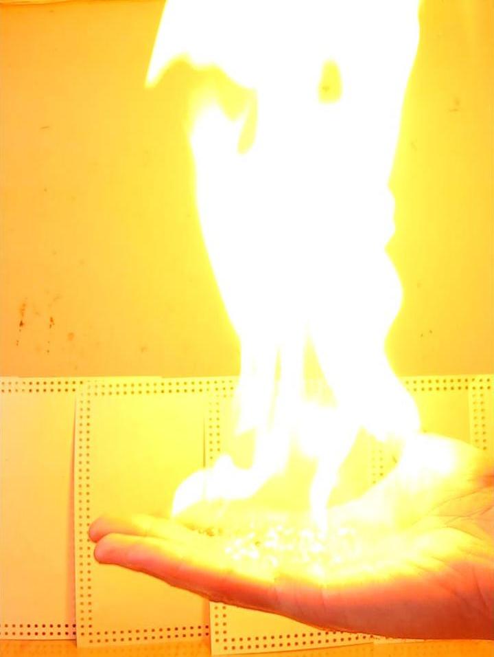 Огонь на ладони (пена с пропан-бутановой смесью). Flame on the Hand - ''Cold Fire''. (Burning Propane-Butane Foam)