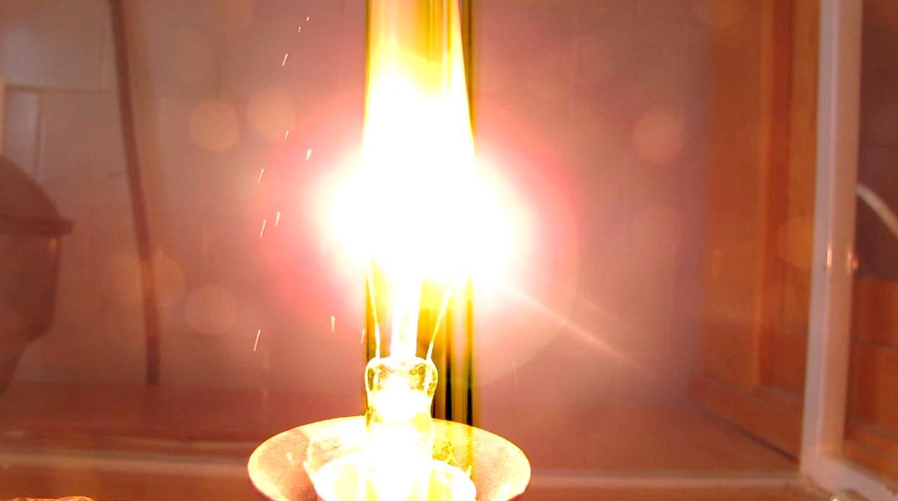 Как горит лампа накаливания на воздухе (без колбы)?