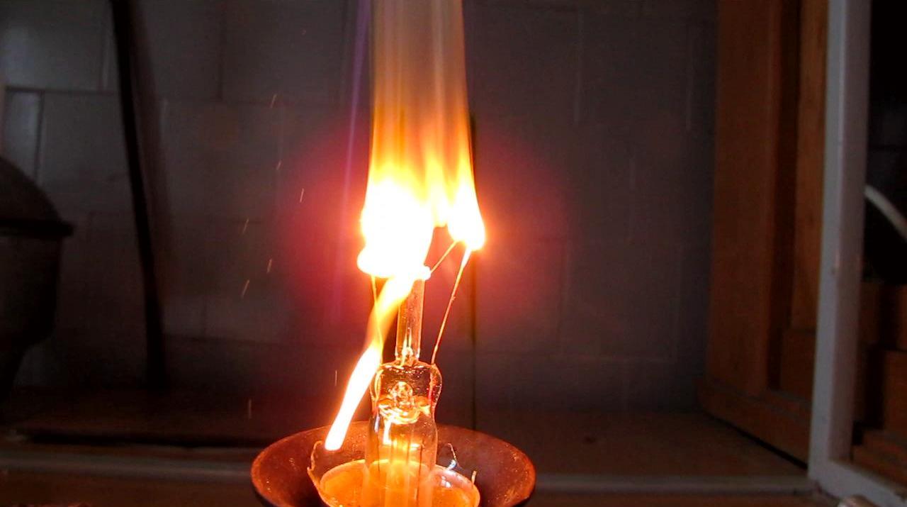 Как горит лампа накаливания на воздухе (без колбы)?