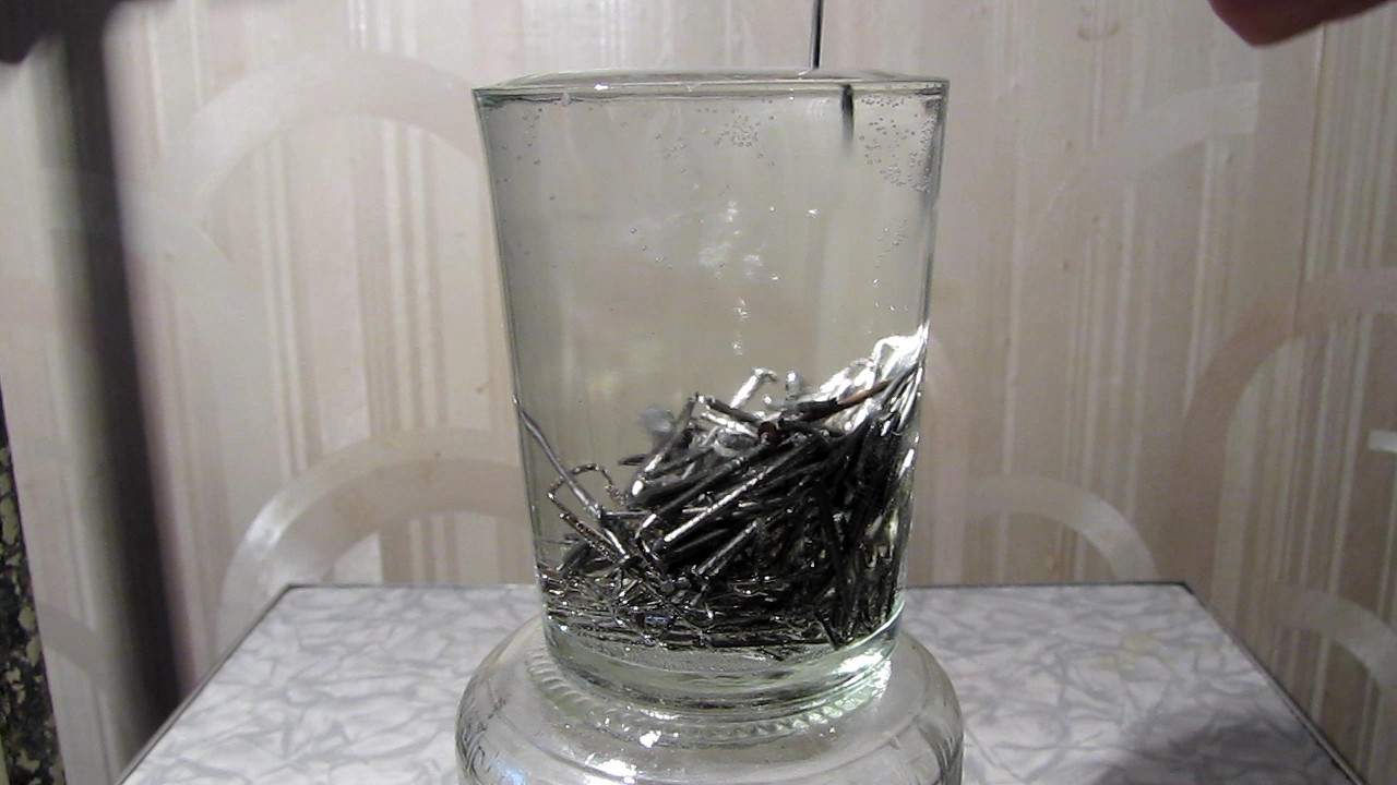        (   ). How many paper clips can fit a full glass of water (experiments with surface tension)