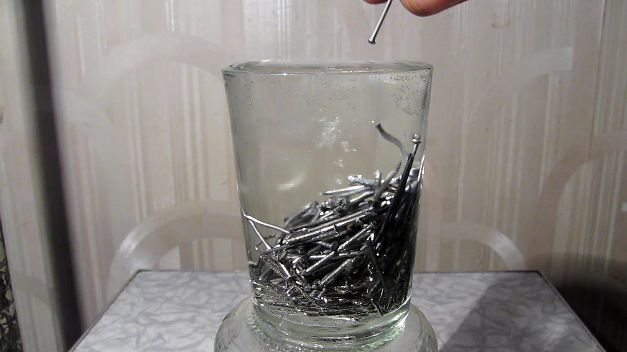        (   ). How many paper clips can fit a full glass of water (experiments with surface tension)