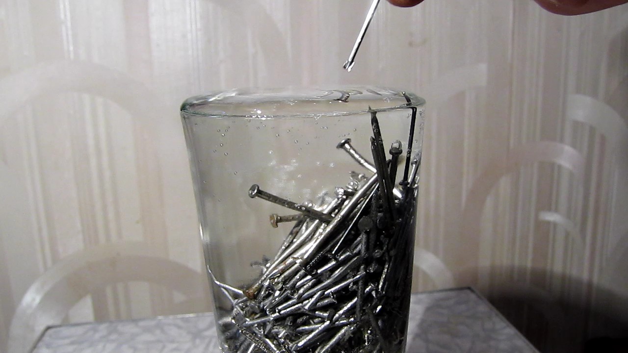        (   ). How many paper clips can fit a full glass of water (experiments with surface tension)