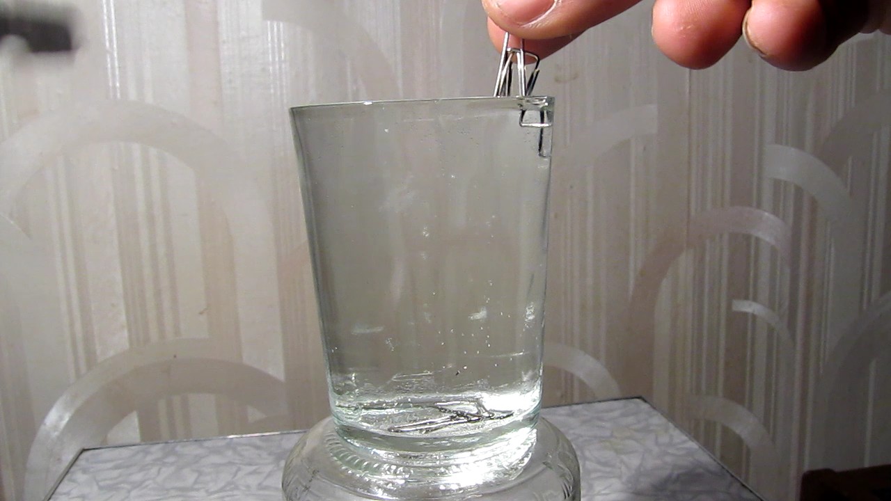        (   ). How many paper clips can fit a full glass of water (experiments with surface tension)