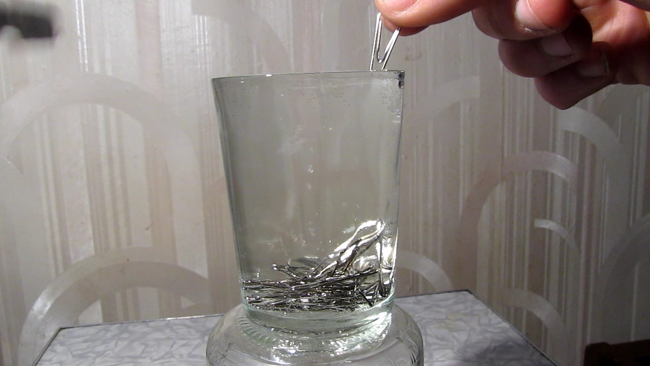        (   ). How many paper clips can fit a full glass of water (experiments with surface tension)