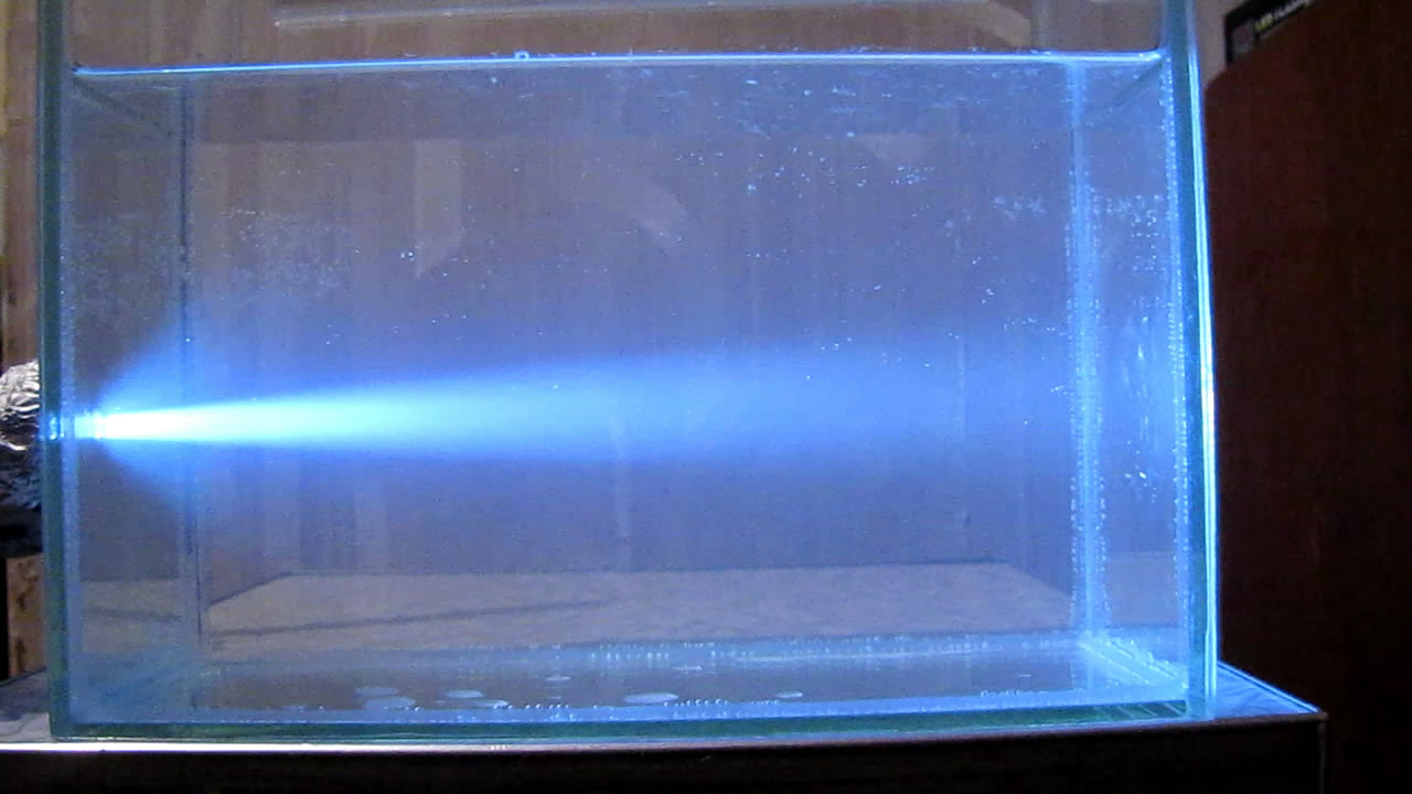 Tyndall Effect (Solution of Rosin in Ethanol was Added to Water).   (      )