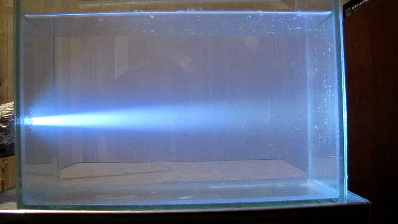 Tyndall Effect (Solution of Rosin in Ethanol was Added to Water).   (      )