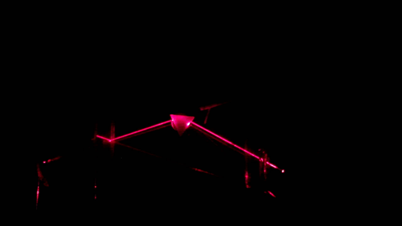 Красный лазер, дым и трехгранная призма. Red Laser, Smoke and Triangular Prism