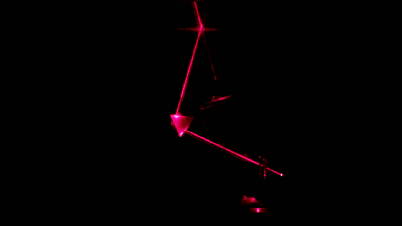 Красный лазер, дым и трехгранная призма. Red Laser, Smoke and Triangular Prism