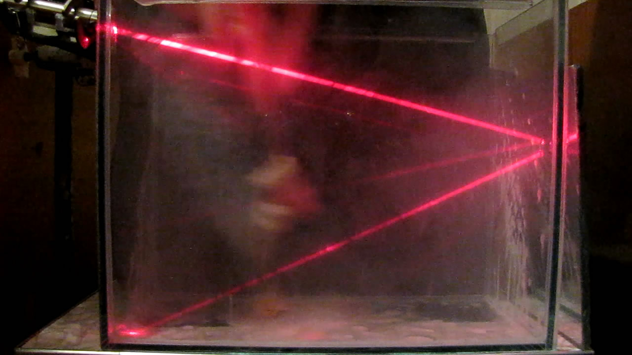 Красный лазер и дым нитрата аммония. Red Laser and Smoke of Ammonium Nitrate