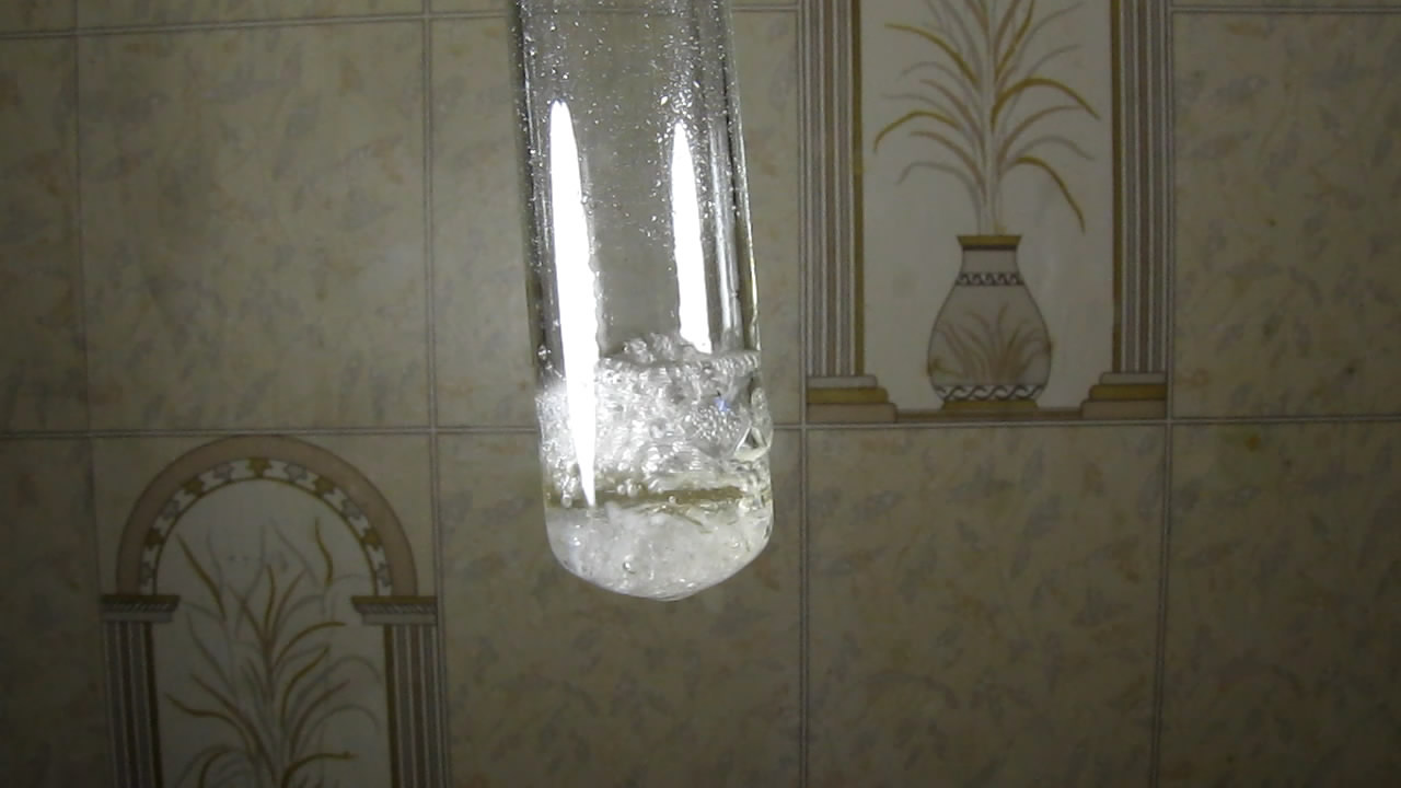 Горячее стекло и капли воды. Hot glass and water drops