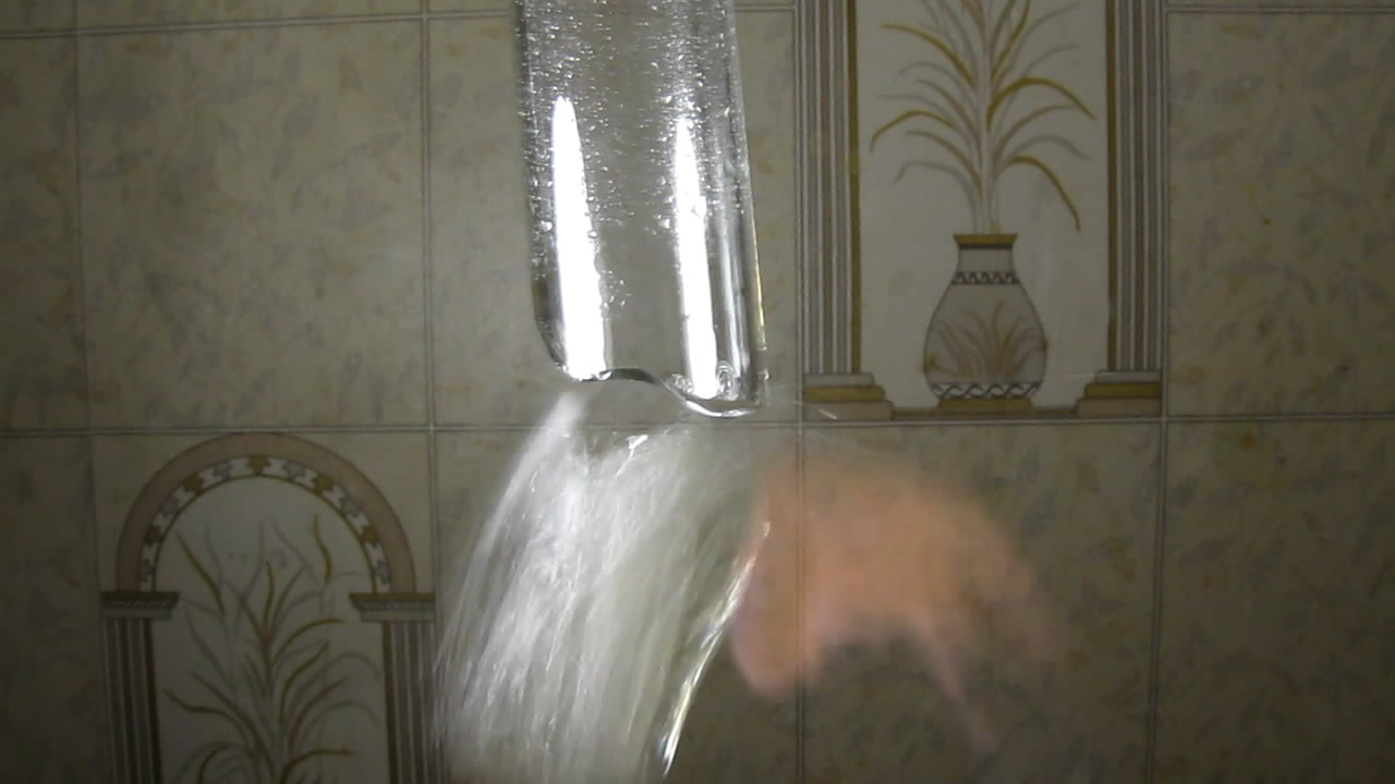 Горячее стекло и капли воды. Hot glass and water drops