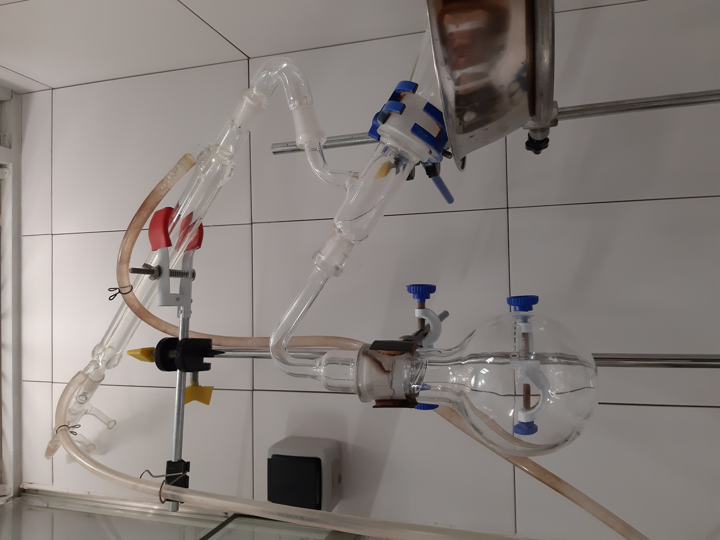    SO3    P4O10     (   ). Obtaining of sulfuric anhydride SO3 by interaction of phosphoric anhydride P4O10 with concentrated sulfuric acid