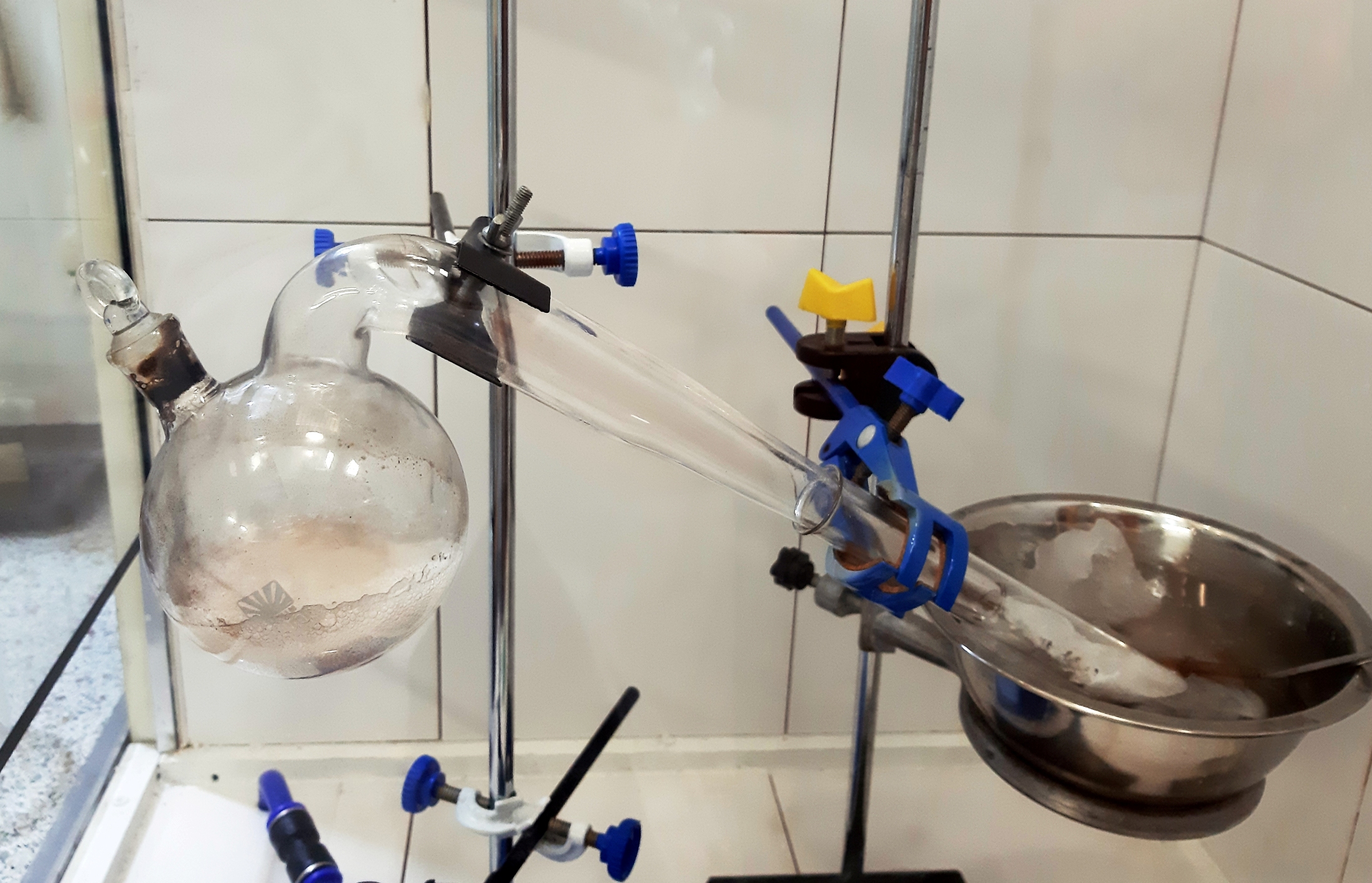    SO3    P4O10     (   ). Obtaining of sulfuric anhydride SO3 by interaction of phosphoric anhydride P4O10 with concentrated sulfuric acid