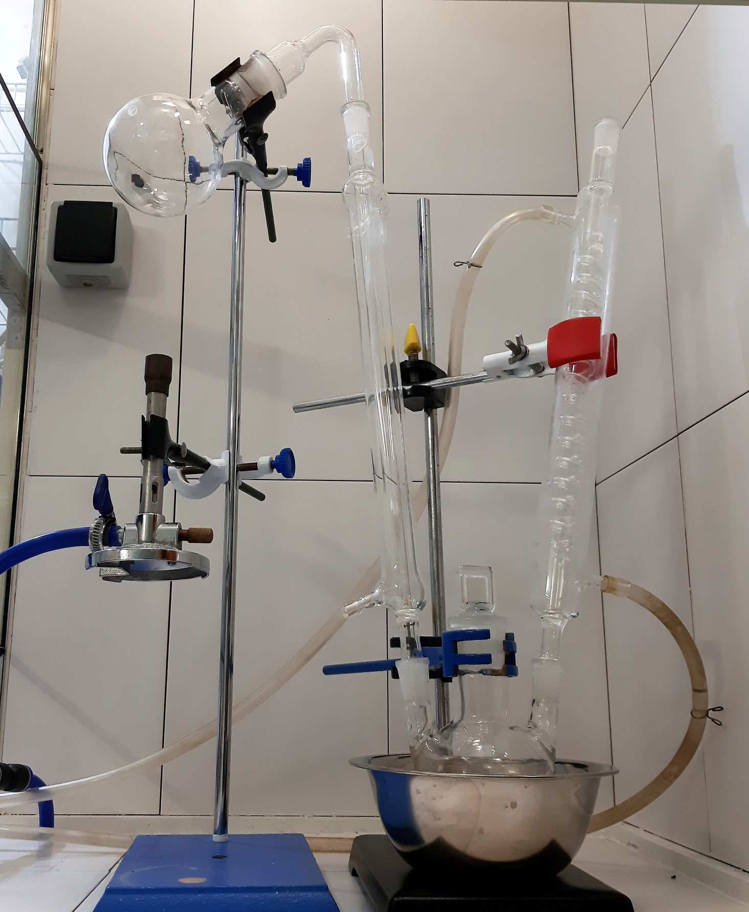    SO3    P4O10     (   ). Obtaining of sulfuric anhydride SO3 by interaction of phosphoric anhydride P4O10 with concentrated sulfuric acid