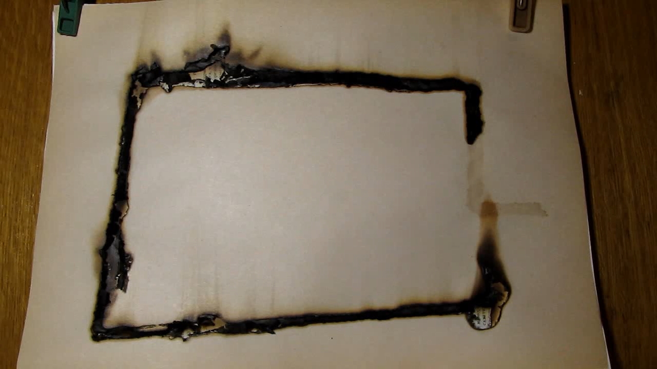 Fire draws on paper (potassium nitrate and paper).     (   )