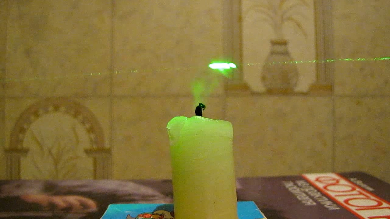 Tyndall effect: laser and candle.  :   