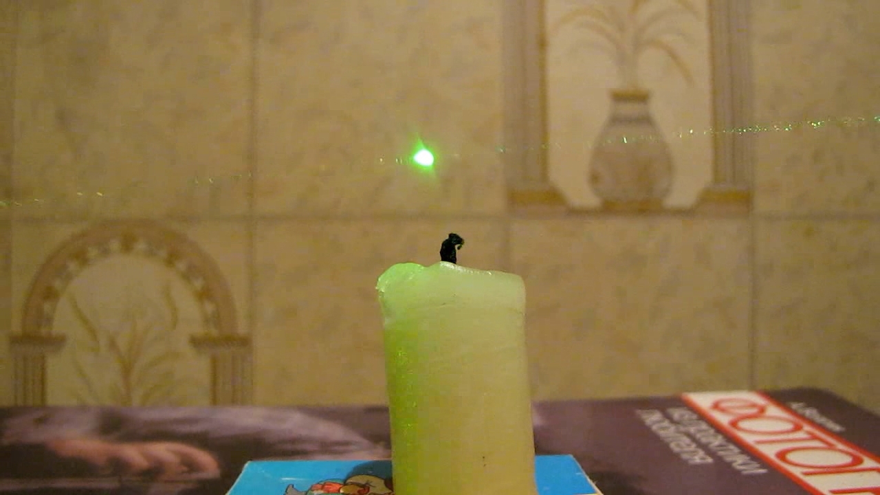 Tyndall effect: laser and candle.  :   